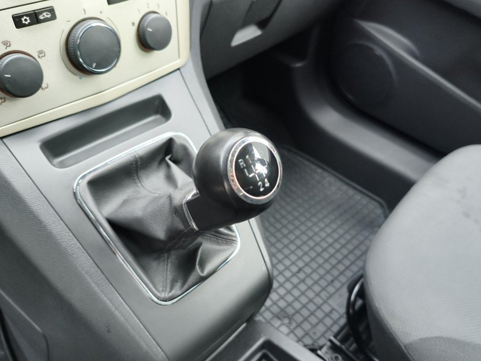 Opel Zafira 1.6 i  7míst