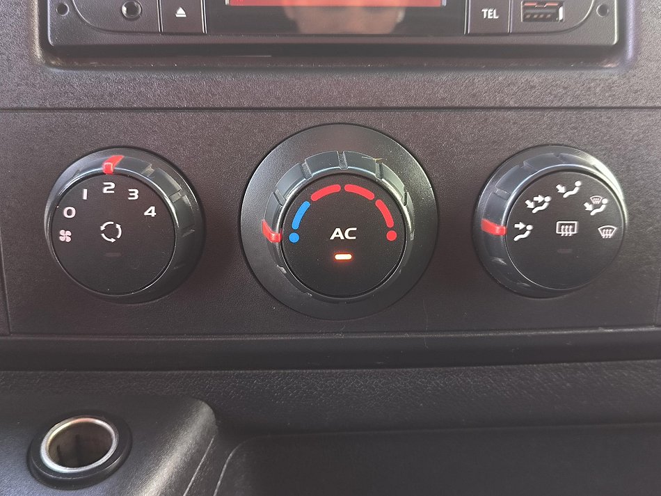 Nissan NV400 2.3 dCi  DÍLNA