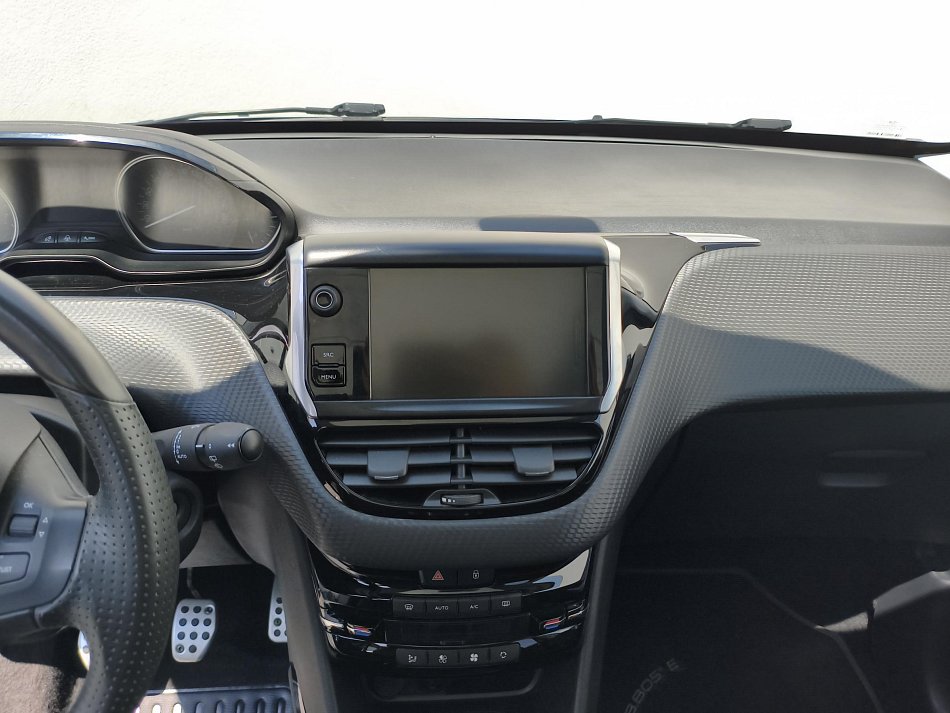 Peugeot 2008 1.2 PT Crossway
