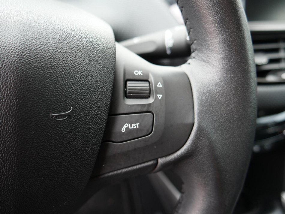 Peugeot 2008 1.2 i Active