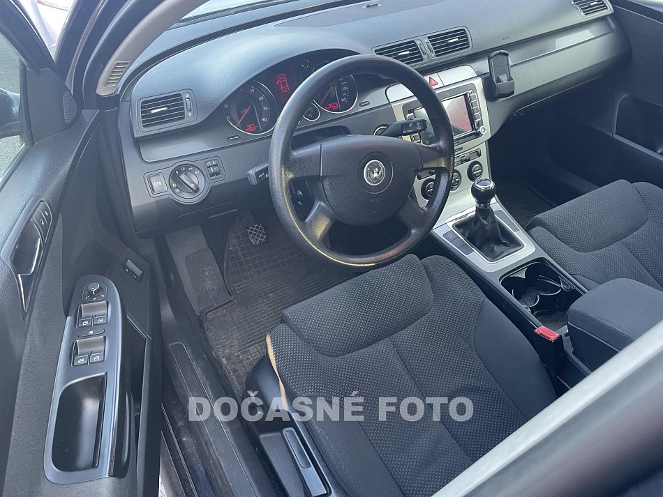 Volkswagen Passat 1.6 FSi 