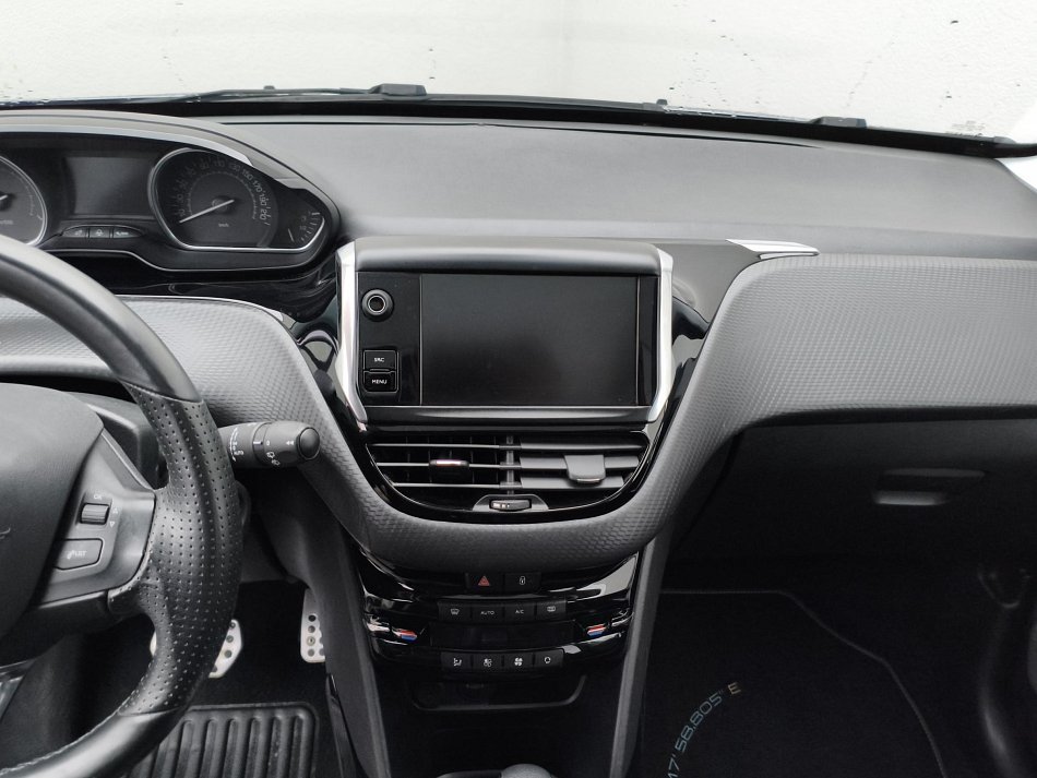 Peugeot 2008 1.2PT Crossway