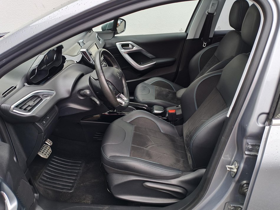 Peugeot 2008 1.2PT Crossway