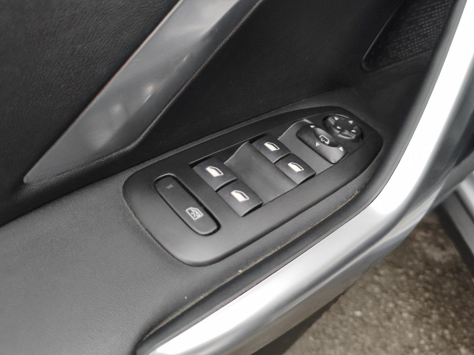 Peugeot 2008 1.2PT Crossway
