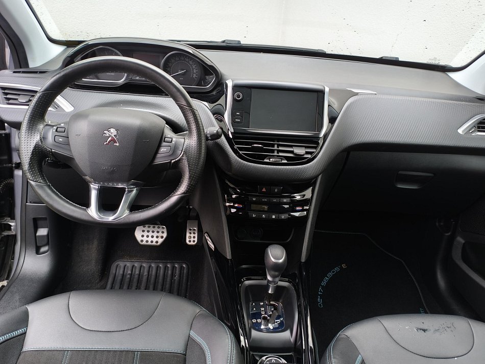 Peugeot 2008 1.2PT Crossway