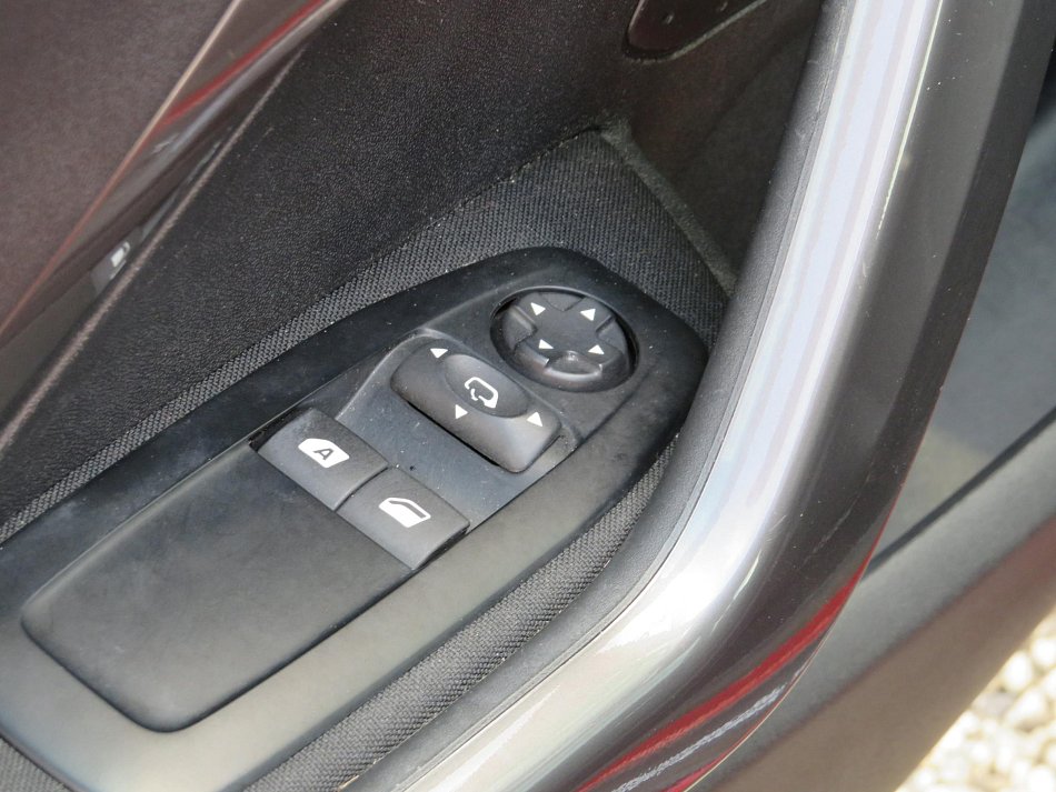 Peugeot 2008 1.2PT 