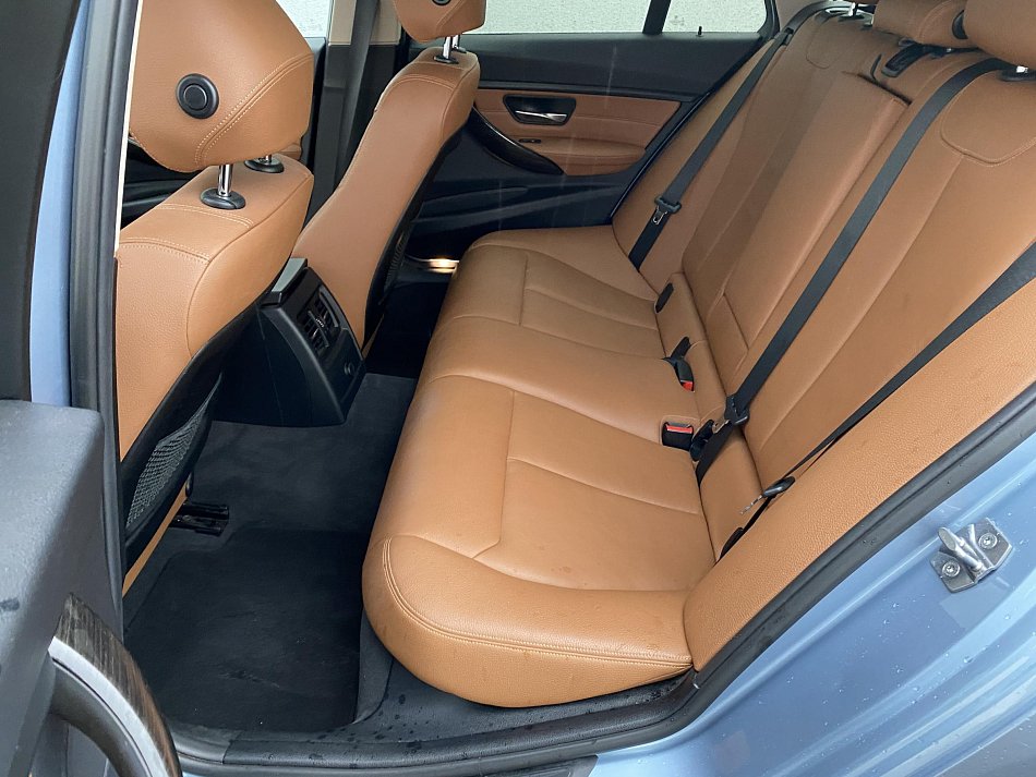 BMW Řada 3 2.0 D LuxuryLine 318 xDrive