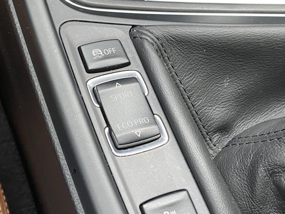 BMW Řada 3 2.0 D LuxuryLine 318 xDrive