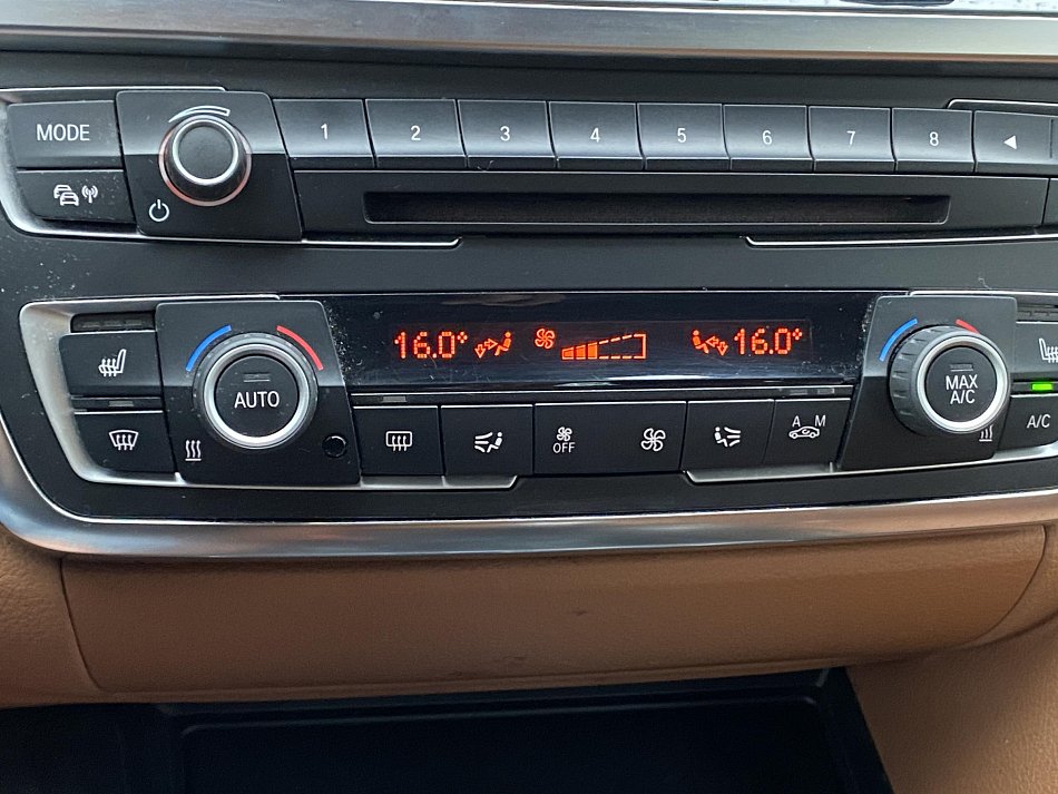 BMW Řada 3 2.0 D LuxuryLine 318 xDrive