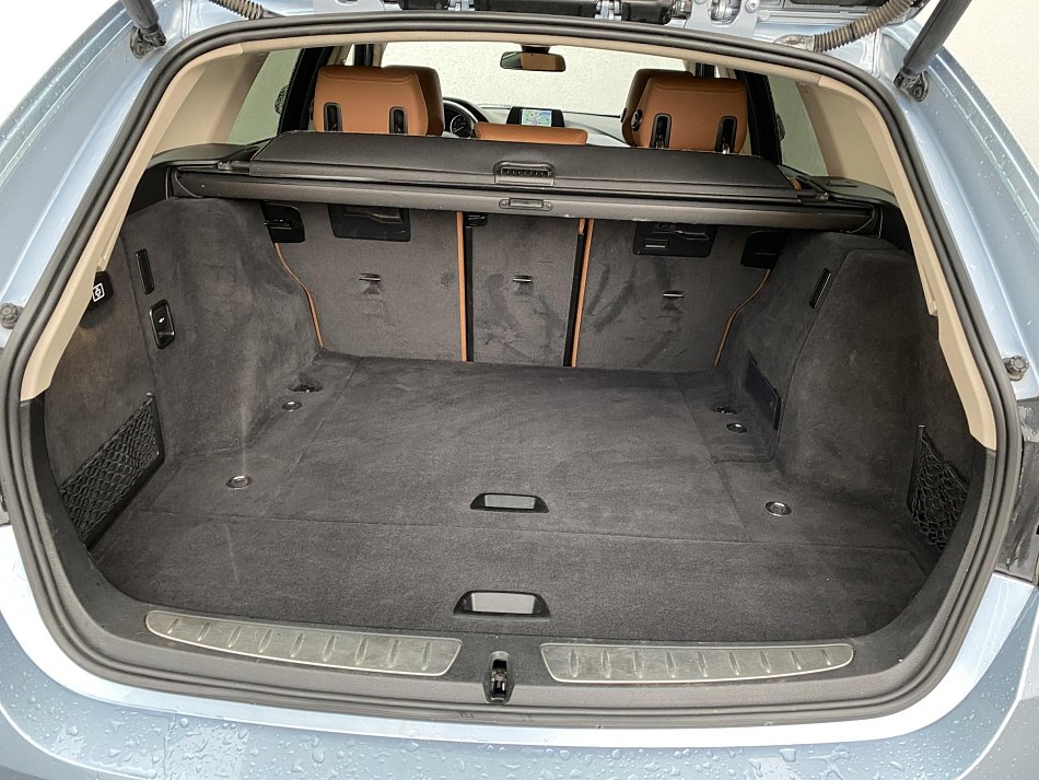 BMW Řada 3 2.0 D LuxuryLine 318 xDrive