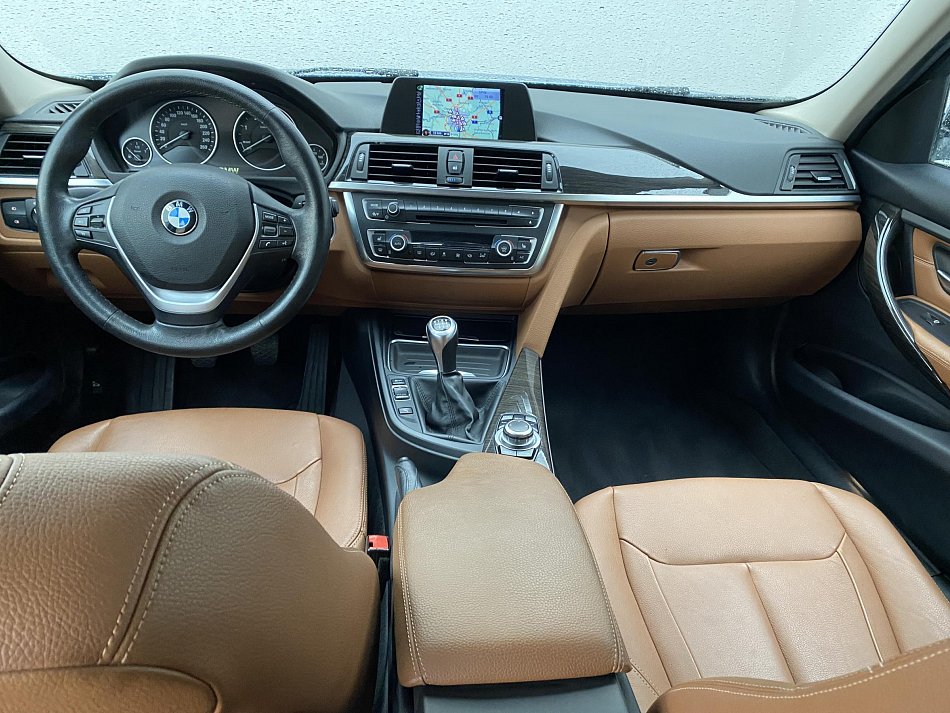 BMW Řada 3 2.0 D LuxuryLine 318 xDrive