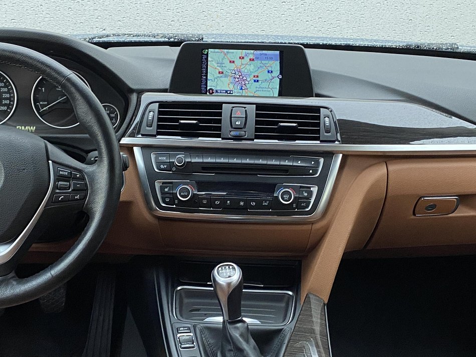 BMW Řada 3 2.0 D LuxuryLine 318 xDrive