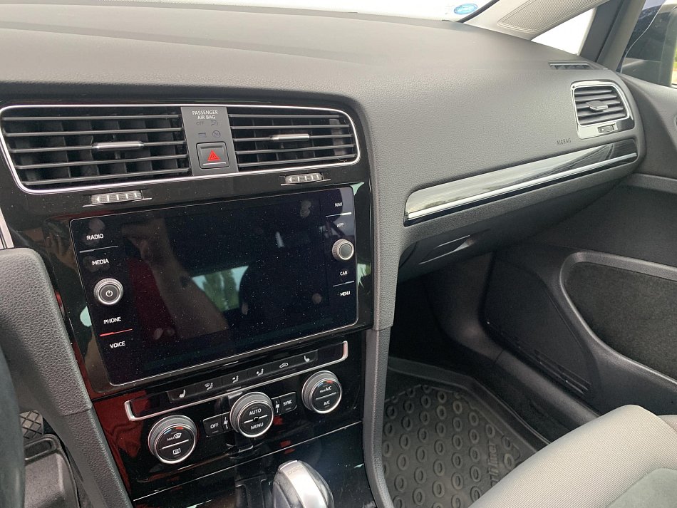 Volkswagen Golf 1.5 TSi 