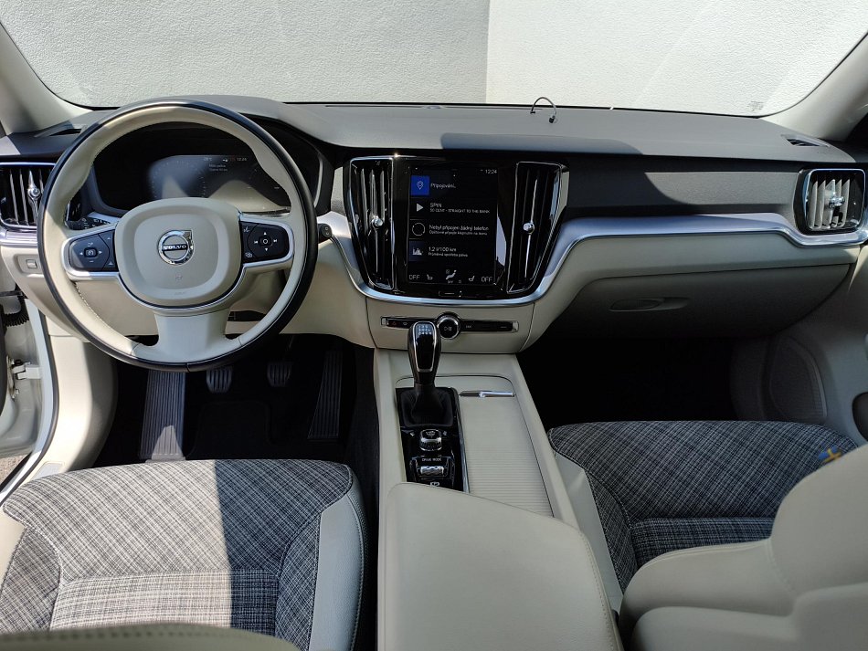 Volvo V60 2.0 D3 Momentum