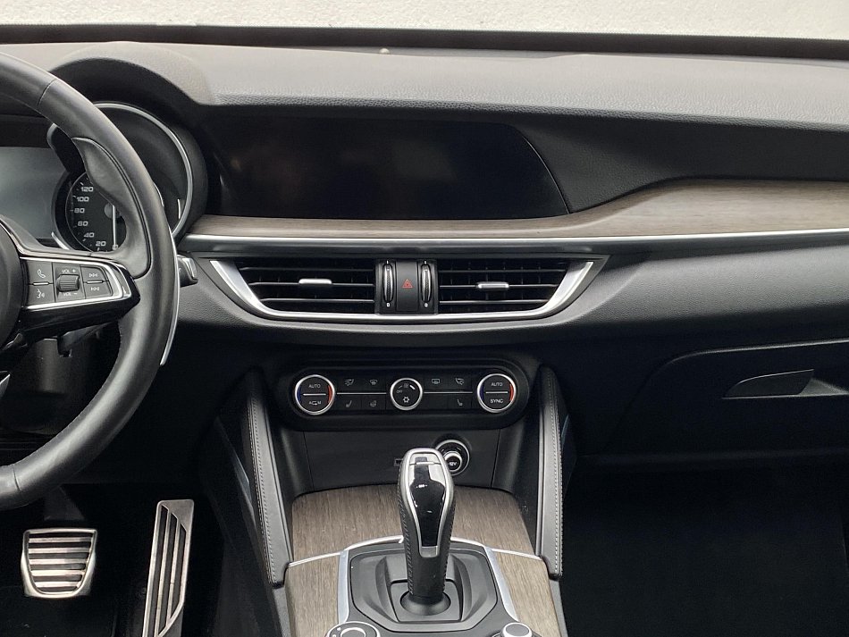 Alfa Romeo Stelvio 2.0T  4x4