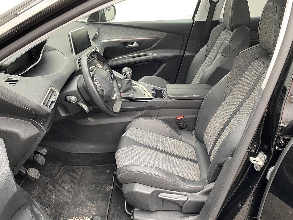 Peugeot 3008 1.2 PT Allure
