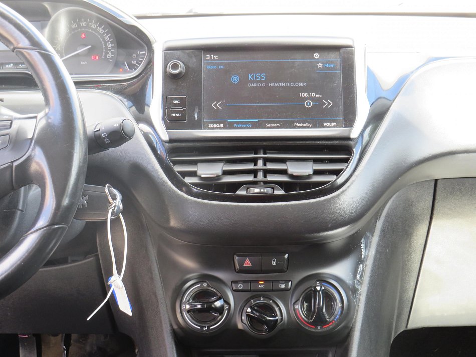 Peugeot 208 1.2i 