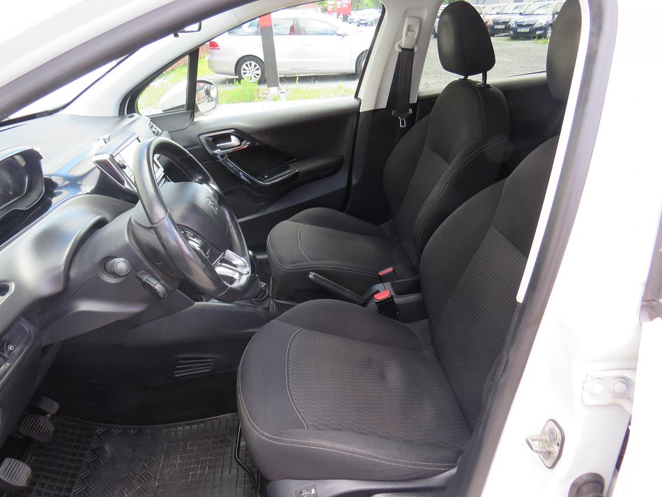 Peugeot 208 1.2i 