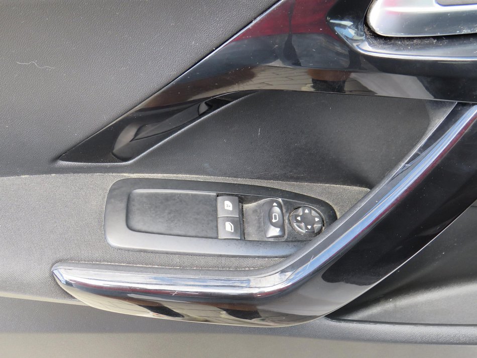 Peugeot 208 1.2i 