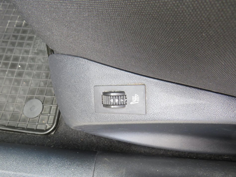 Peugeot 208 1.2i 
