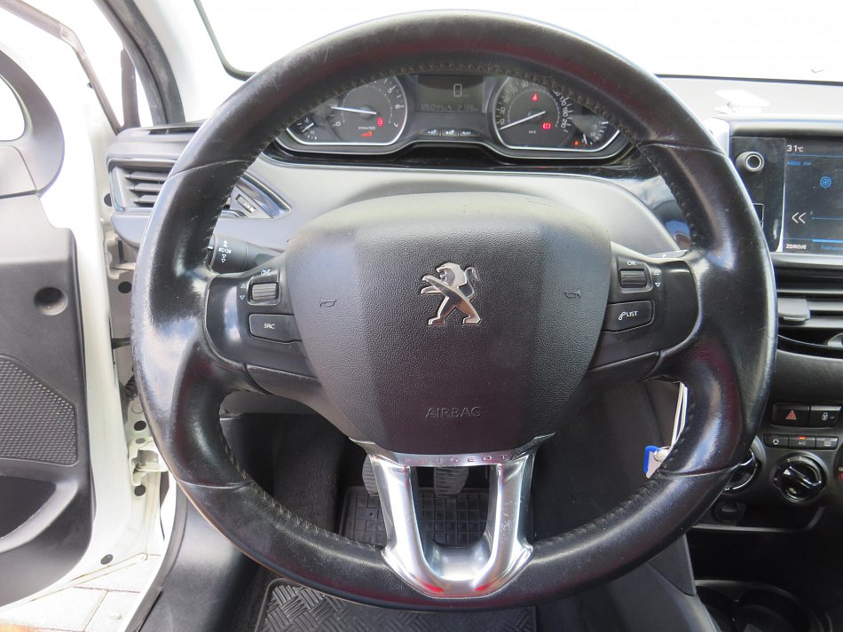 Peugeot 208 1.2i 