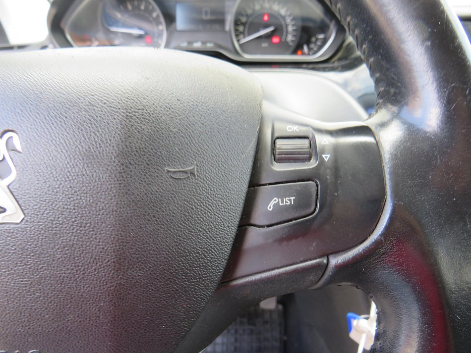 Peugeot 208 1.2i 