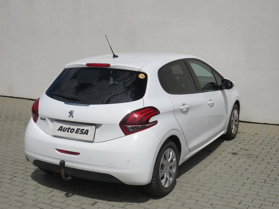 Peugeot 208 1.2i 