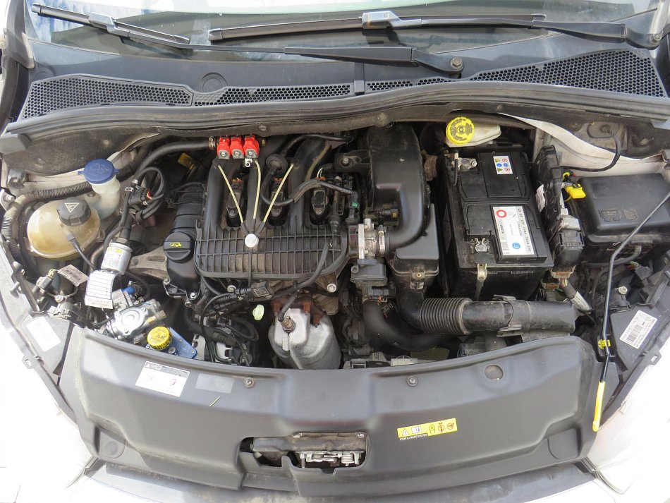 Peugeot 208 1.2i 