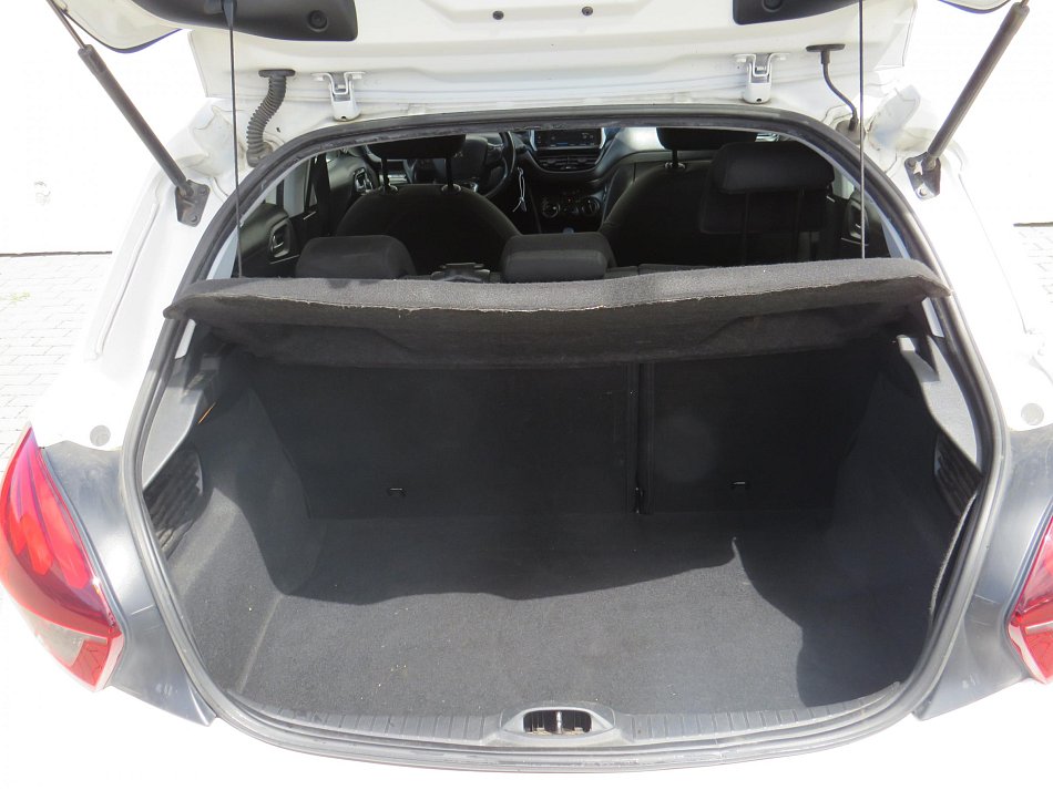 Peugeot 208 1.2i 