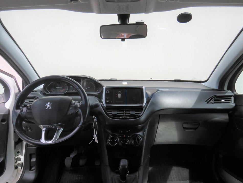 Peugeot 208 1.2i 