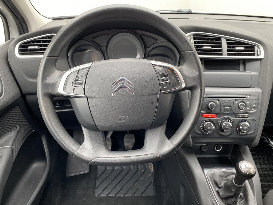 Citroën C4 1.4i 
