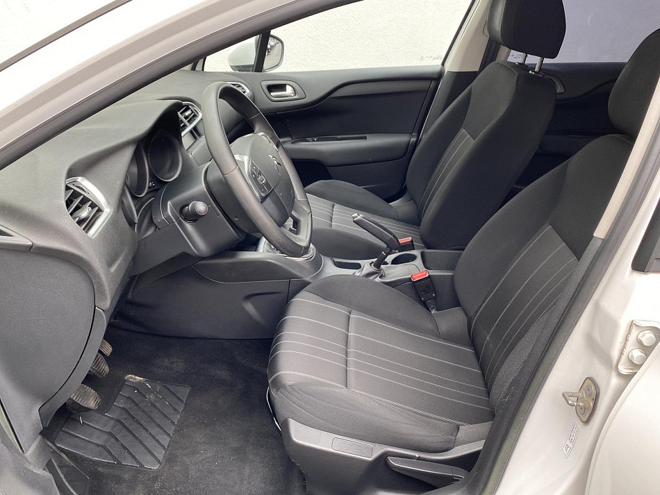 Citroën C4 1.4i 