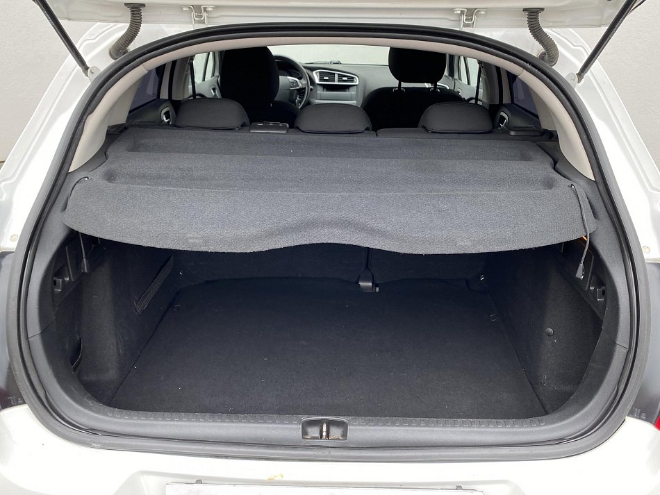 Citroën C4 1.4i 